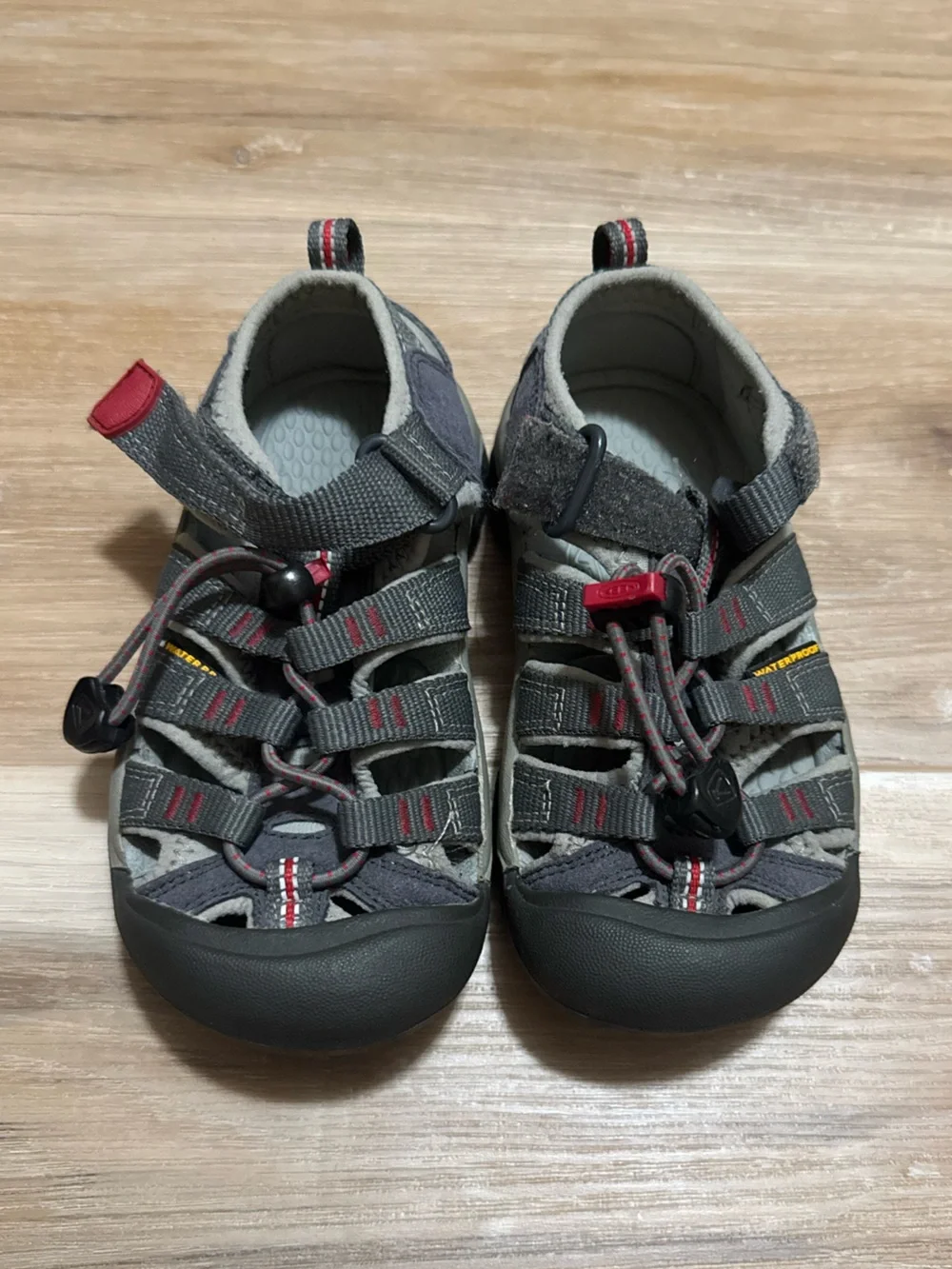KEEN Kids Newport H2 Waterproof Hiking Sandals Grey Red Size 10 Kids